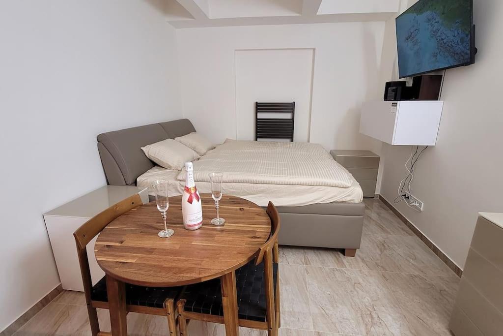 Luxusni Apartman Nedaleko Centra Prague Exterior photo